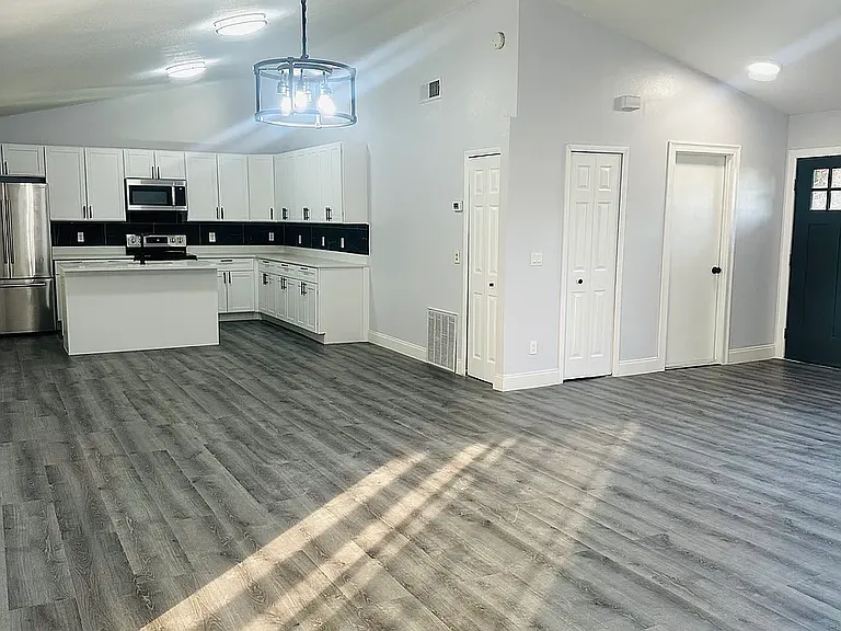 648 Pyramid Ave — Photo 16