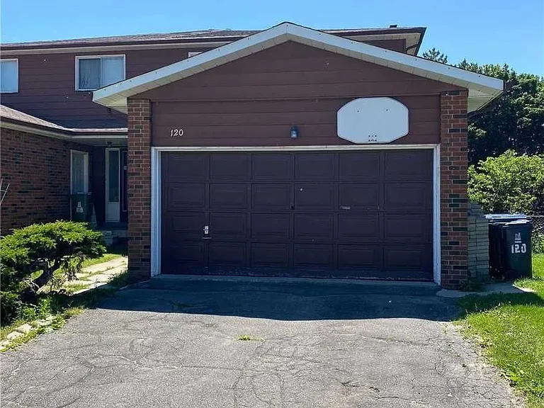 120 Micmac Cres #LOWER — Photo 1
