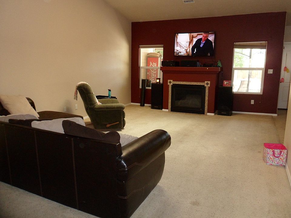 2nd image of 943 Catalpa Ct
