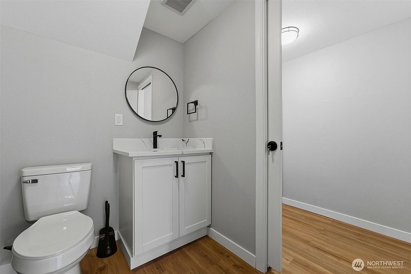 5th image of 1910 Corbet Drive NW