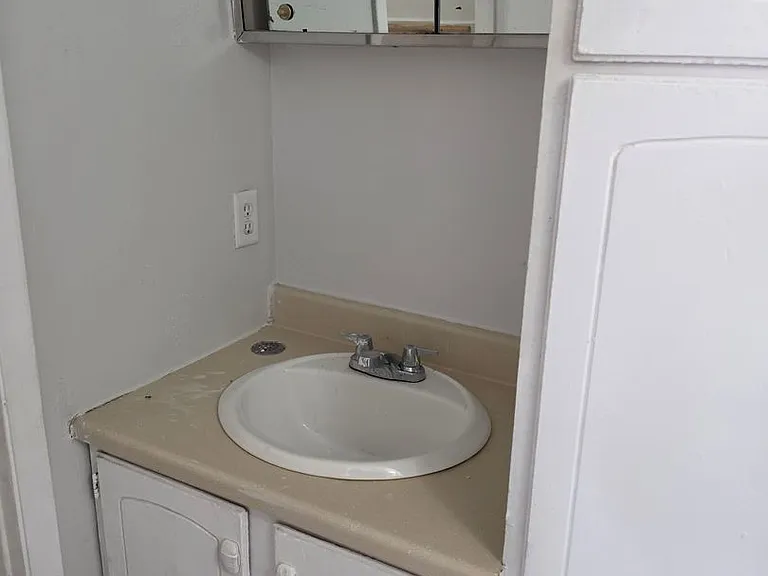 800 N Omaha Ave — Photo 7
