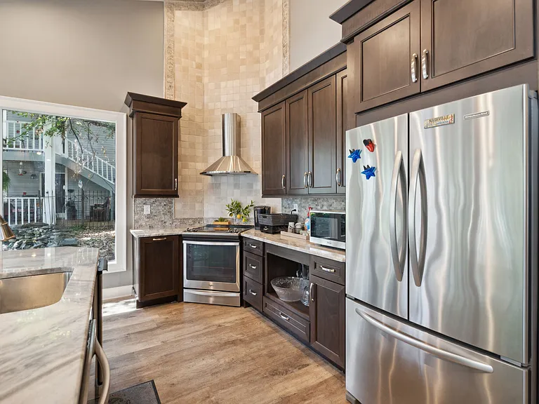Piccadilly Apartments — Photo 30
