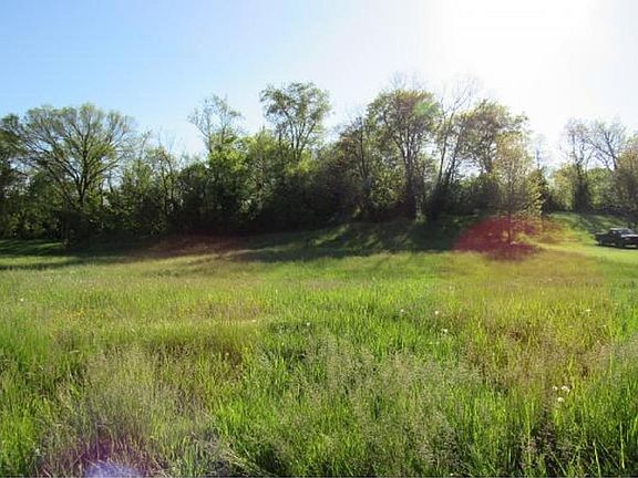 4th image of 15 Wayland Dr