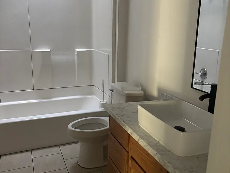 209 N Bishop St — Photo 13