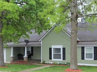 306 E 8th St, Tonganoxie, KS 66086
