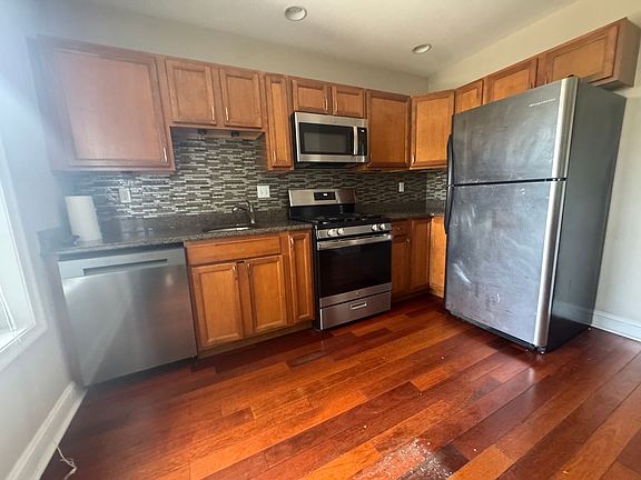 5th image of 875 N Lawrence St