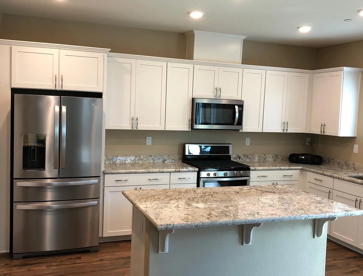 3 bed, 2.5 bath, 2125 sqft, $3,250 — Photo 2