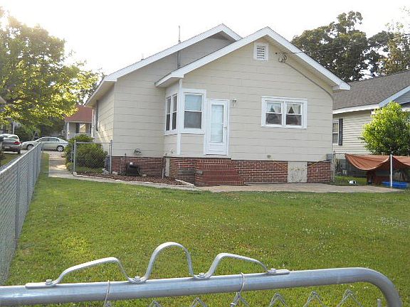 3rd image of 784 Williams St