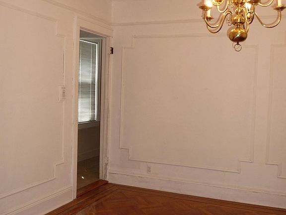 4th image of 17108 Courtney Ave