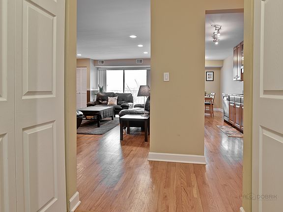 5th image of 5450 Astor Ln Unit 305