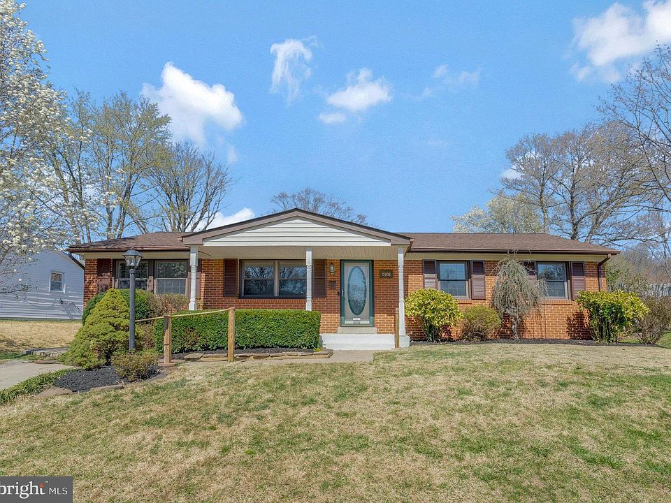 1st image of 15108 Campbell Ln