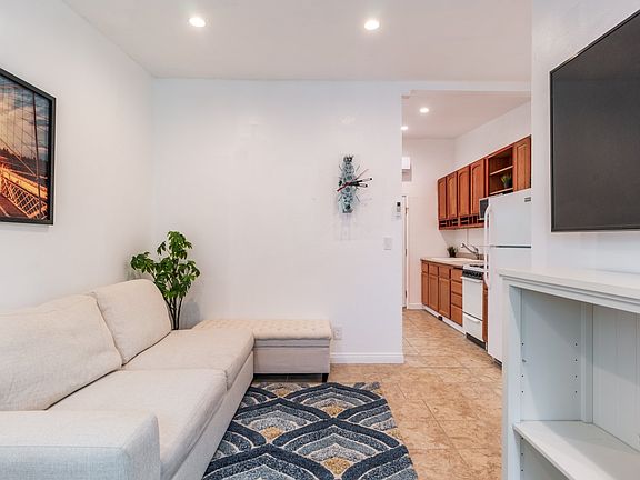 5th image of 8561 Orion Ave #1/2