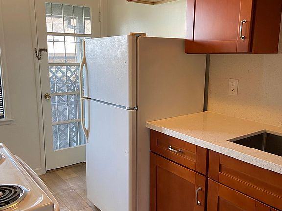 5th image of 3805 Donner St #1