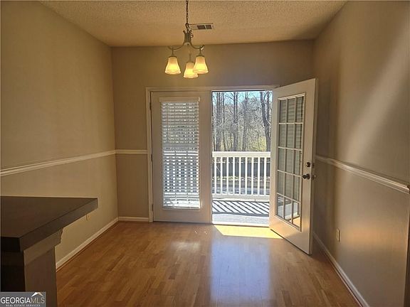 4th image of 1114 Woodland Ln