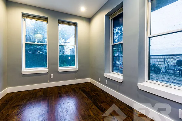 Rented by EXR | media 8