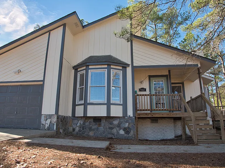912 Kennesaw Dr — Photo 1