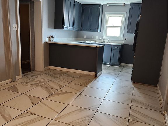 4th image of 2516 Clower St