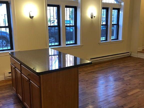 3rd image of 630 W Barry Ave #1S