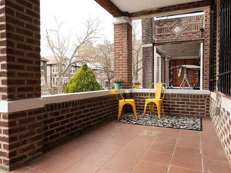 293 Montgomery St #1 — Photo 2