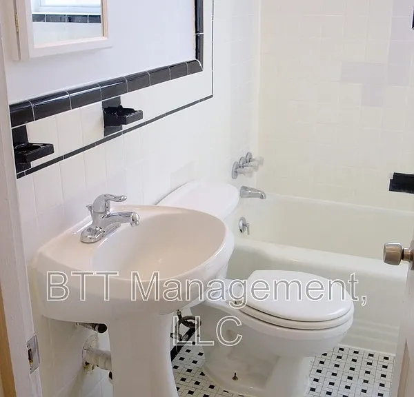 8401 Greenwood Ave #1 — Photo 22