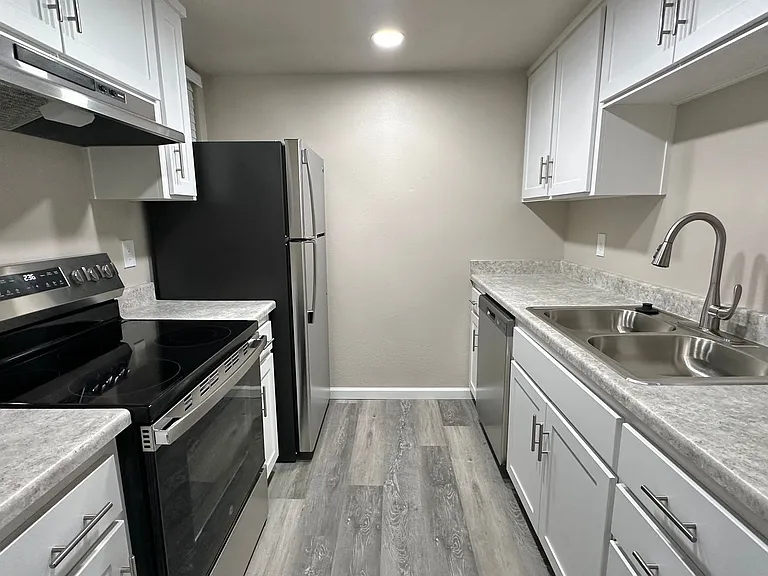 Merit Manor Apartments — Photo 6
