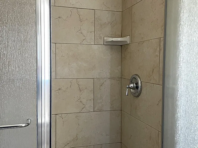 1042 W 9th St #4 — Photo 24