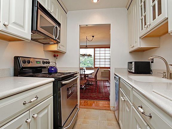 5th image of 12 Old Mamaroneck Rd APT 5C