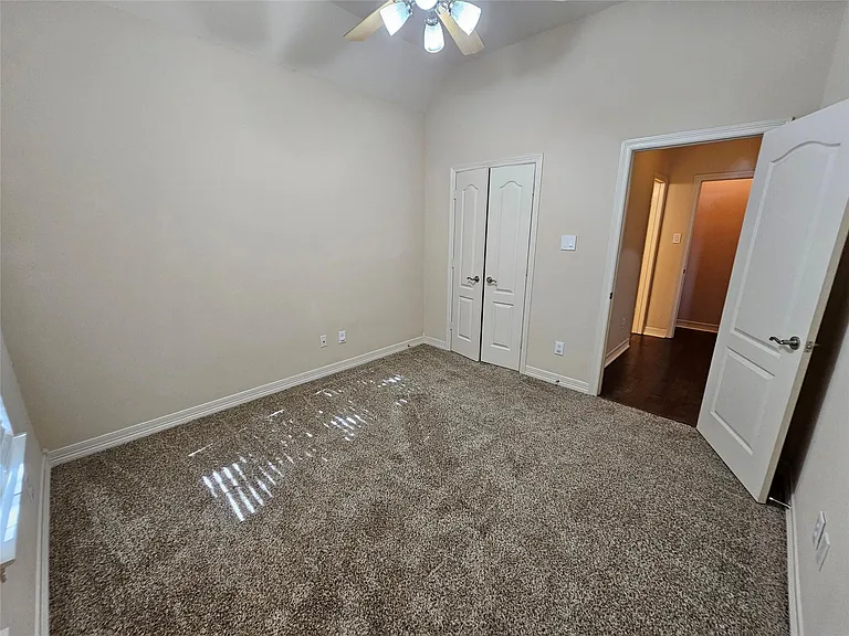 3218 Waters Edge Dr — Photo 40