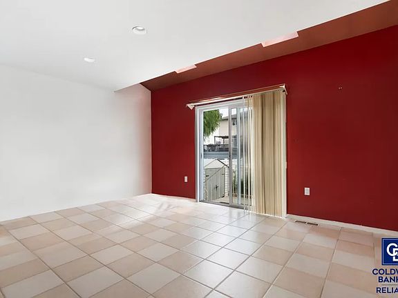 5th image of 2371 E 69th St