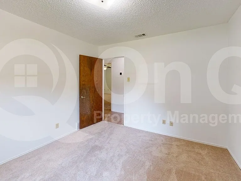 1114 Valerie Dr — Photo 14