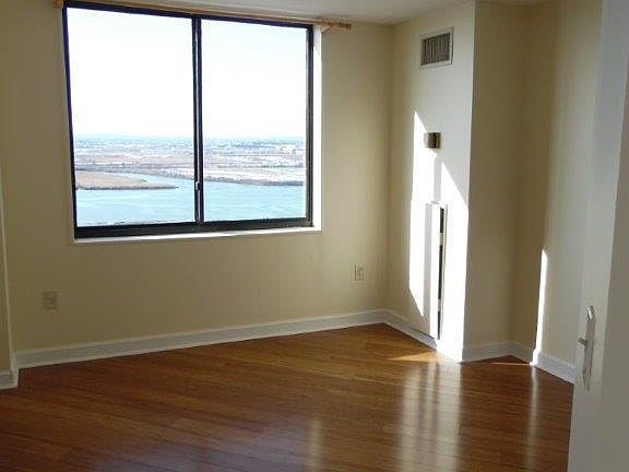 5th image of 1606 Harmon Cove Tower #1606