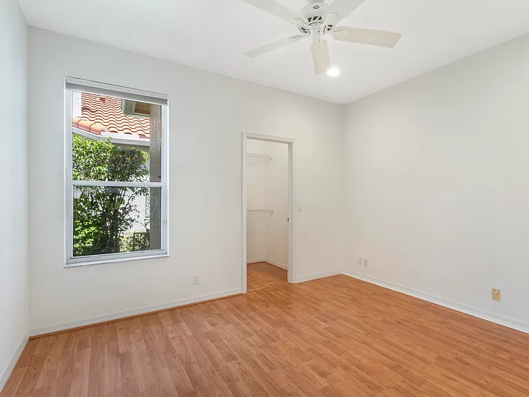5279 Brookview Dr — Photo 25