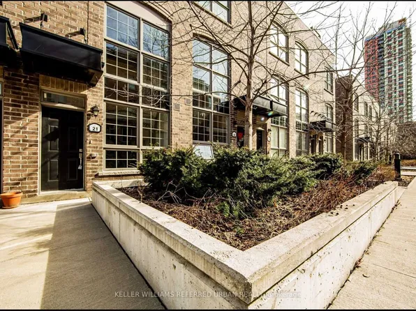 17 Powerhouse St #21, Toronto, ON M6H 0C5