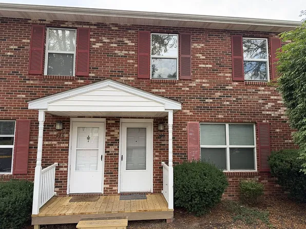 224 Pheasant Run Dr, Blacksburg, VA 24060