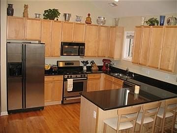 4th image of 1241 N Paulina St #3S