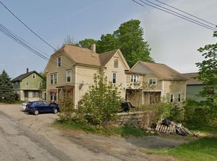 34 Grove St, Farmington, NH 03835