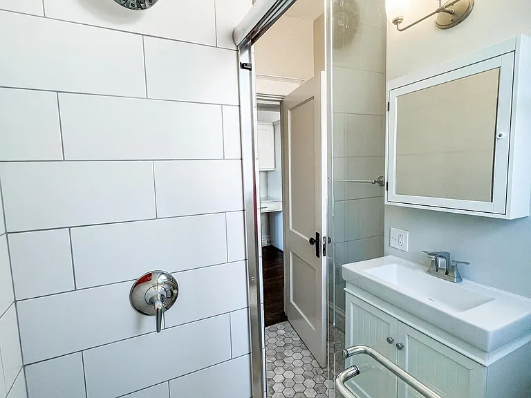 2506 Bellevue Ave #D — Photo 11