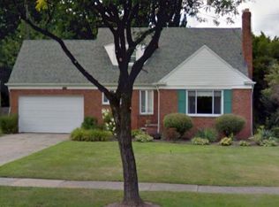 2402 S Green Rd, University Heights, OH 44122