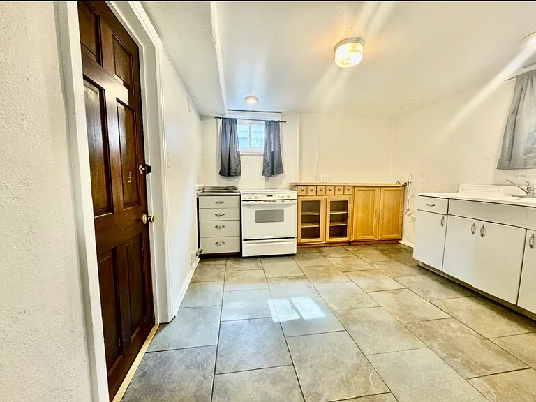 1617 6th Ave #B — Photo 3