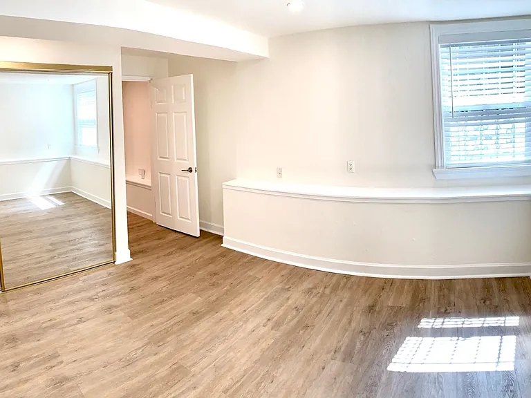 421 Huron Ave #IN-LAW — Photo 12