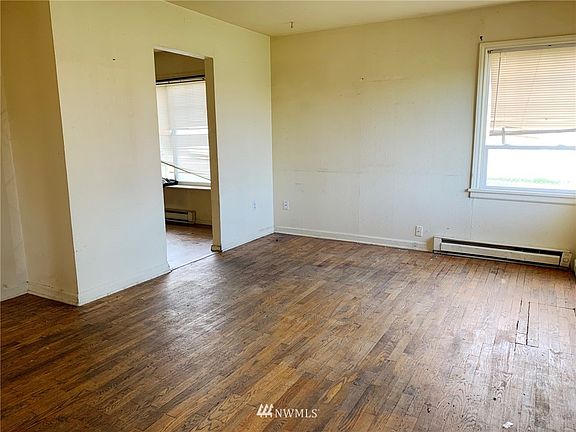 3rd image of 2904 E N Street