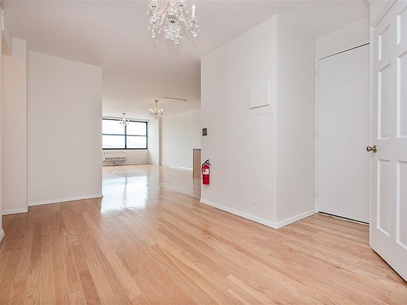 3rd image of 7004 Boulevard E APT 19C