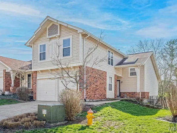 634 Sandy Summit Dr, Ballwin, MO 63021