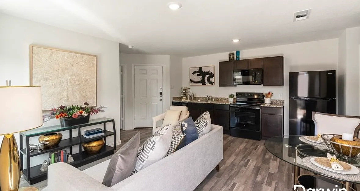 3 bed, 872 sqft, $1,400 — Photo 1
