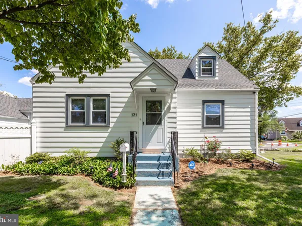 121 Leconey Cir, Palmyra, NJ 08065