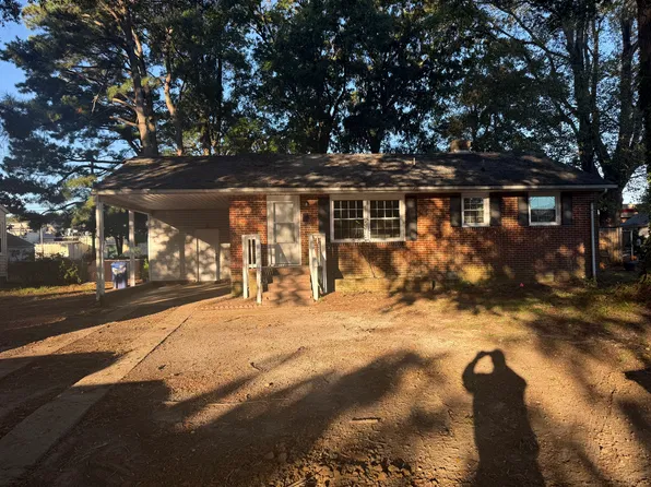 13 Gay Dr, Newport News, VA 23606