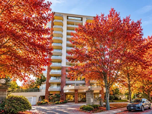 728 Farrow St #403, Coquitlam, BC V3J 3S6