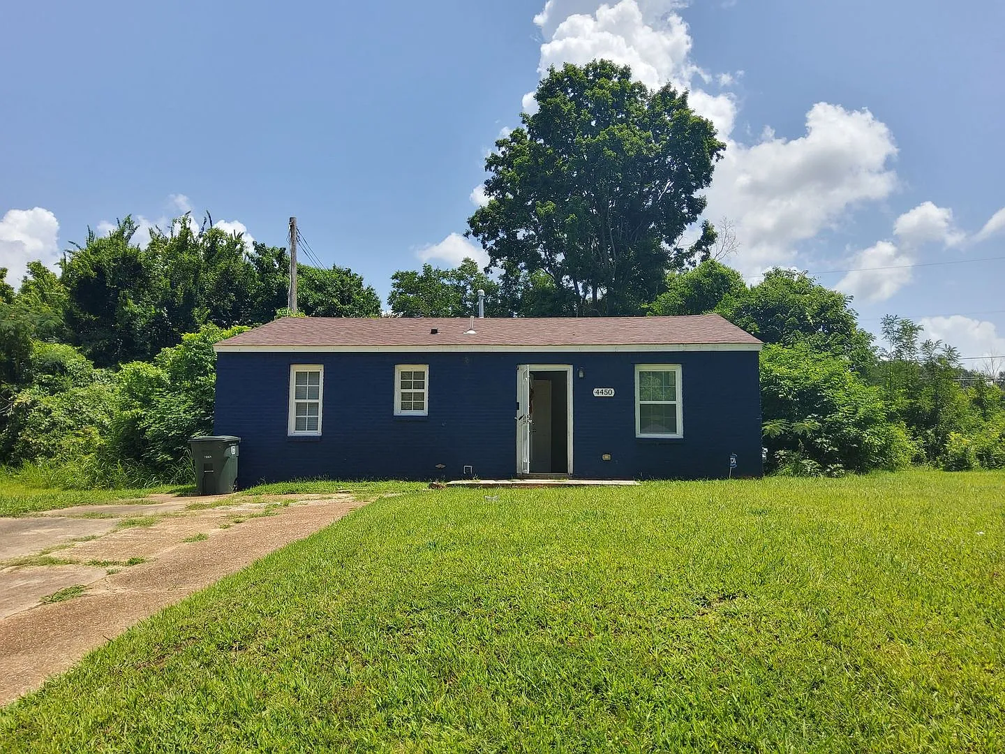 Welcome to 4450 Sunny View Drive! — Photo 1