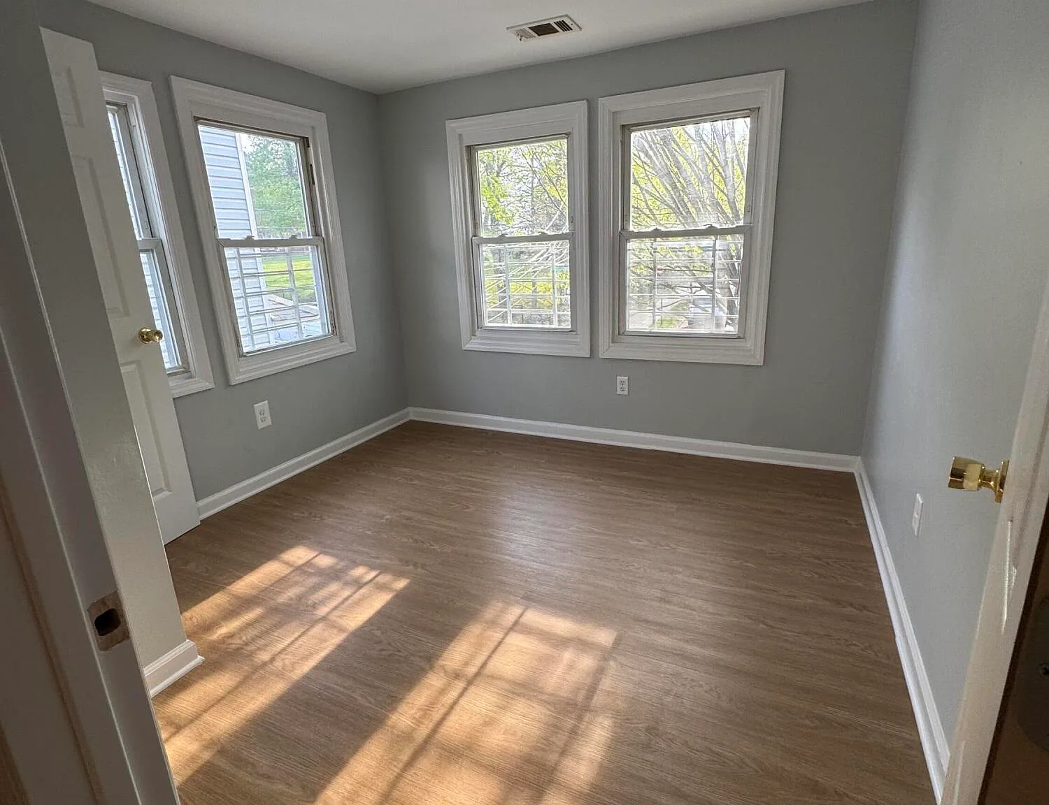 3 bed, 1.0 bath, 2010 sqft, $3,000 — Photo 3