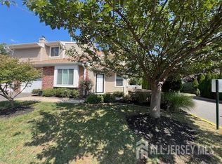 94 Driftwood Dr, Somerset, NJ 08873